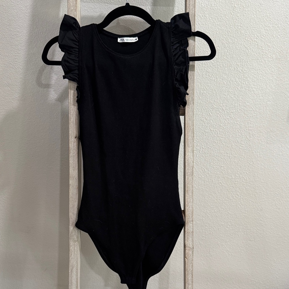 Zara Black Ruffled Sleeves One Piece Snap Bottom